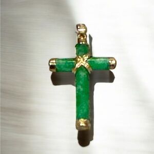 Vintage Elegant Green Jade and 14k Gold Cross Pendant